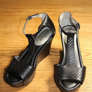 Kenneth Cole Black Wedges 7M